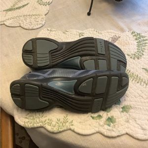 Women’s Clark’s flats